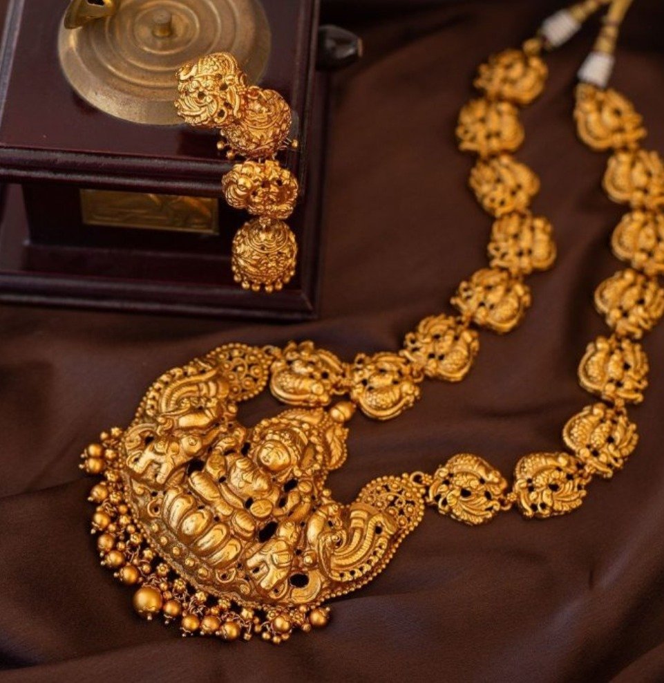 Traditional gold jewellery